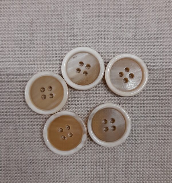 19/0882/B art.VC/1127 Genuine horn buffalo buttons lin.23 (vendita a numero) - immagine 3