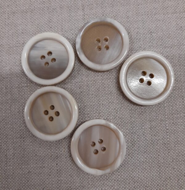 19/0882/B art.VC/1127 Genuine horn buffalo buttons lin.23 (vendita a numero) - immagine 4
